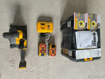 Aku drážkovací fréza DeWALT - 2