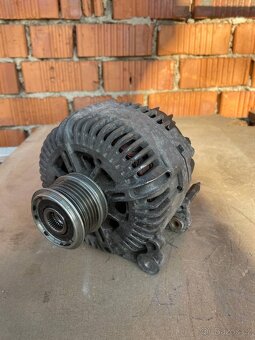 Alternátor Valeo VW Passat B6 021903026L - 2