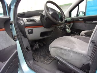 Náhradní díly na Citroen C8 - 2
