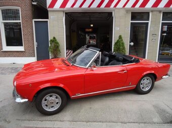 Fiat 124 Sport Spider 1600 BS1 (1972) - 2