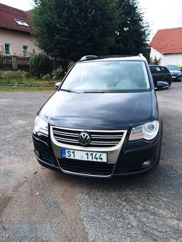 VW Touran 2.0tdi 103kw Highline 2010 serviska - 2