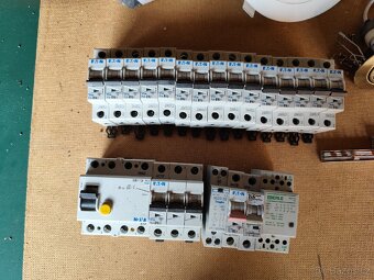 Elektro zbytky po renovaci bytu - 2