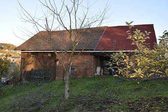 Červený Kostelec - rodinný dům 3+kk s pozemkem 2069 m2 - 2