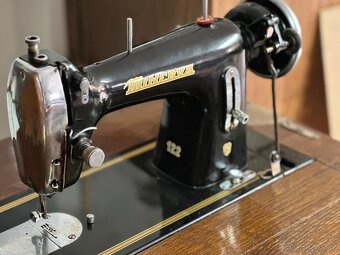Prodám šicí stroj - 2