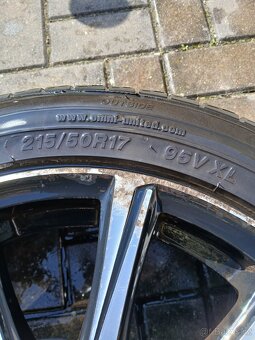 Zimní pneu 215/50 r17 - 2