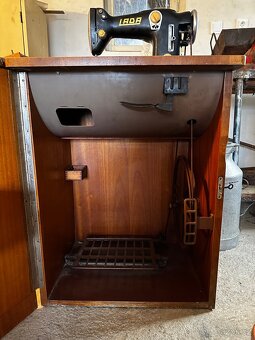 Šicí stroj Lada - 2