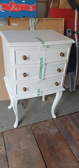 malá bílá komoda - 2