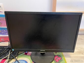 Prodám starší PC + monitor Philips 21,5" - 2