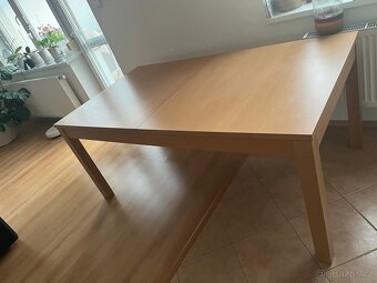 Jídelní stul Ikea Bjursta - 2