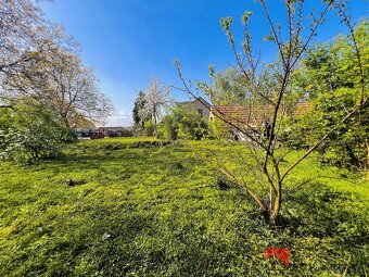 Prodej rodinného domu 4+1, včetně stavební parcely, 1038 m2, - 2