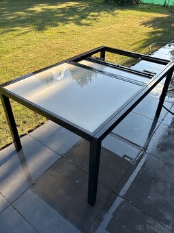 IKEA hliníkový rozkládací stůl se skleněnou deskou - 2
