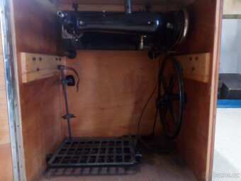 Vojenský šicí stroj - 2