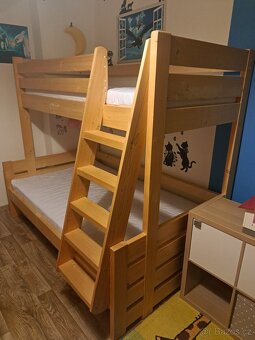 Palanda masiv s matracemi - 2