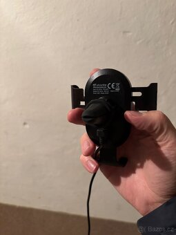 Bezdrátová nabíječka do auta - 2