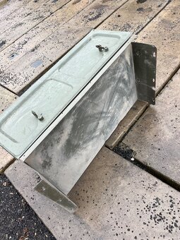 Praga V3S - kastlík na nářadí - 2