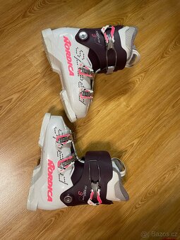 Dívčí lyžáky Nordica Speedmachine j3 24-24.5 (cca EU 38) - 2