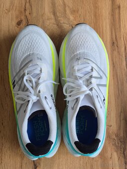 Běžecké boty New Balance FRESH FOAM X MORE V4 FRESH - 2
