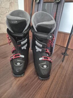 Lyže - ATOMIC + hůlky - 2