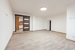 Prodej bytu 2+kk, plocha 63,9 m2, Praha - Chýně - 2