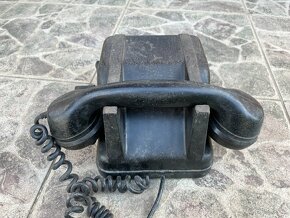 starý telefon na kličku - 2