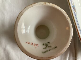 různý starožitný porcelán - 2