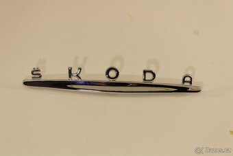 Škoda 1200/1201 nápis "Škoda" na zadní kapotu - 2