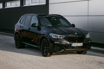 BMW X5 30d 2021 v ZARUKE,top stav - 2
