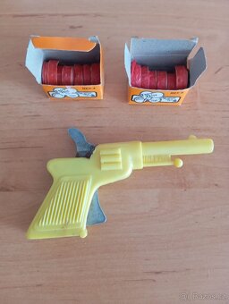 Retro dětská kapslíková pistolka - 2