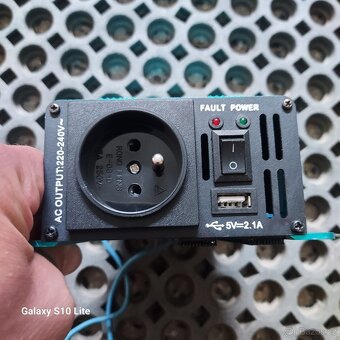 Měnič 24v/230v 300w - 2