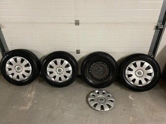 Zimní sada 15” plech disků 5x112 a ZÁNOVNÍ pneu 195/65 R15 - 2