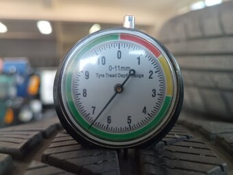 235/40 R19 BARUM (2621) - 2