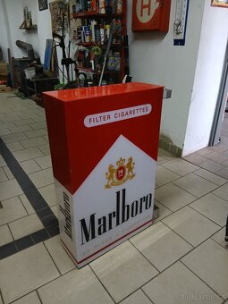 Světelná reklama Marlboro - 2