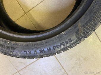 Pneu 245/45/18 - 2