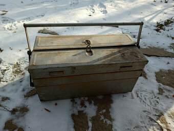 Plechová bedna na nářadí - 2