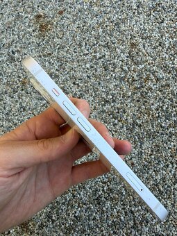 IPhone 13 - baterie 100% - 2