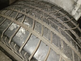 Prodám 2x pěkně pneu 225/50 R15 za obě 300,- - 2