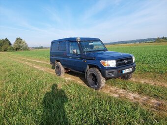 Toyota Land Cruiser HZJ 78 - 2