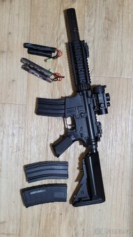 Prodám airsoftovou zbraň M4 CM.513 [CYMA] a příslušenství - 2