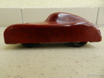 ZÁVODNÍ AUTO - MONOPOST - BAKELIT - 50 LÉTA ČSSR - 2
