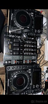 Pioneer CDJ 2000 - 2