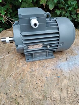Prodám elektromotor 3 kw. 1400 ot. - 2
