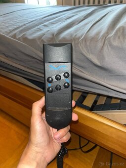 Dřevĕná postel s elektrickým roštem - 2