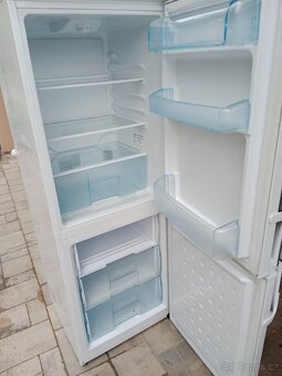 Lednice s mrazakem Beko - 2