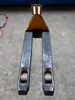 Paletovy vozik s vahou, toyota LHM 200 SC, 2000kg - 2