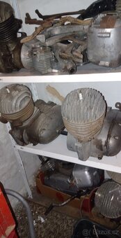 Mix kompletních motoru Jawa panelka 250, pérák díly - 2