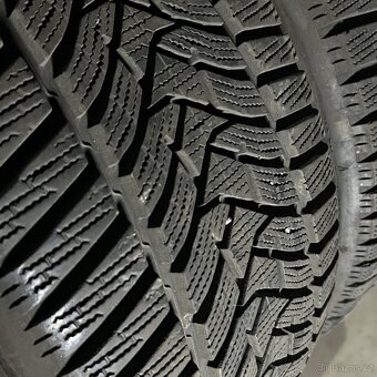 Zimní pneu 235/45 R18 98v dunlop 7-7,5mm - 2