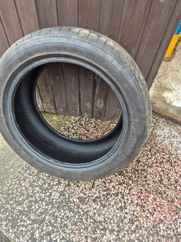 Letni pneu 235/45/R17 - 2