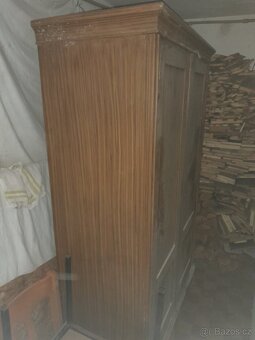 Starožitná skříň - 2