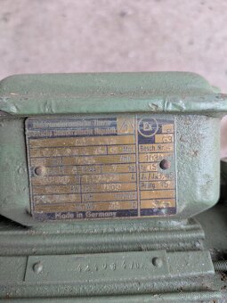 Elektromotor s převodovkou - 2