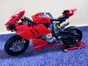 Lego technic motorka Ducaty - 2